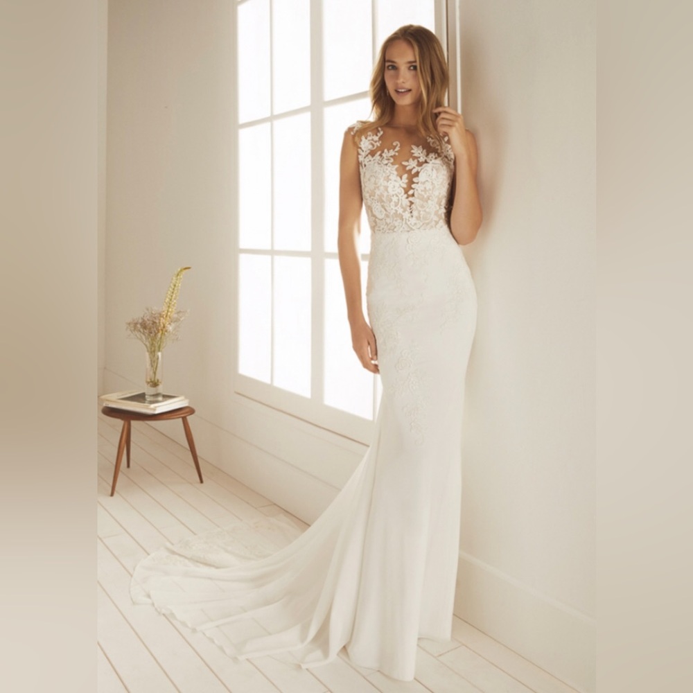 BRAND NEW - NEVER WORN Pronovias Ocala wedding dress (size 8 - no alterations)